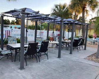 Bella Sirena Inn - St. Pete Beach - Patio
