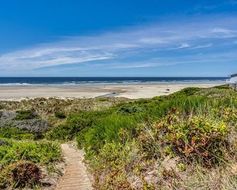 Oceanfront Bungalow on Heceta Beach - fresh, bright and beautiful - Florence - Strand