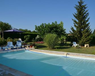 Quiet And Restful: Gite 2 Pers, Swimming Pool, Near Sarlat, Dordogne Perigord Noir. - Prats-de-Carlux - Piscine