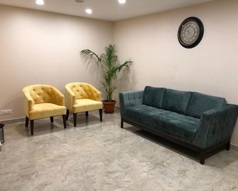 Hotel Ak Suites - Patiāla - Lobby
