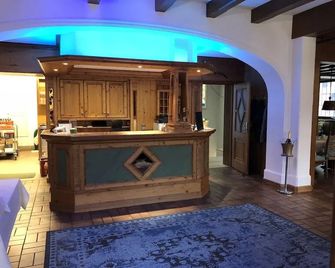 Landhotel Traube - Baden-Baden - Front desk