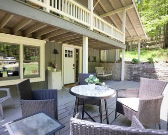 Peaceful, relaxing, family friendly, fully updated 3-bedroom house in Bellville - Bellville - Patio