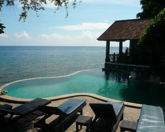 واوا ويوي 2 فيلاز - Abang - حوض السباحة