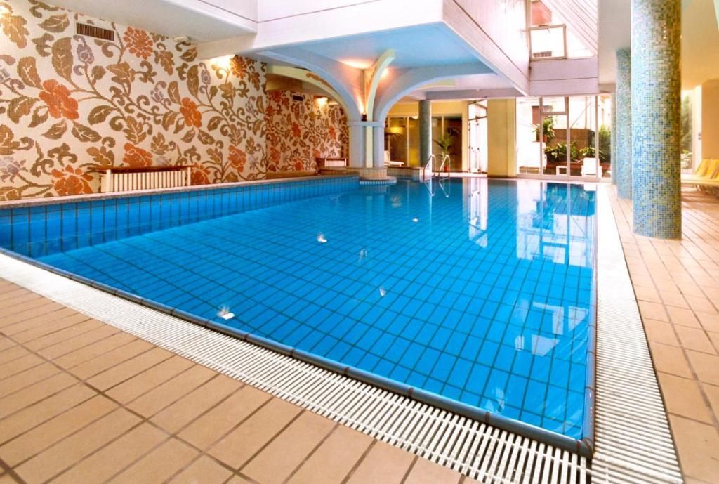 Hotel Ferrari - Salsomaggiore Terme - Pool