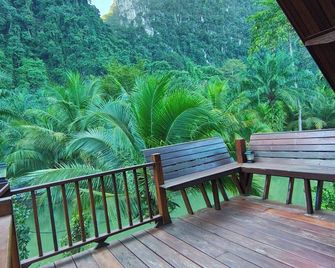 Charming Ao Luek Tai Retreat with Breathtaking Views - Ao Luek - Balcony