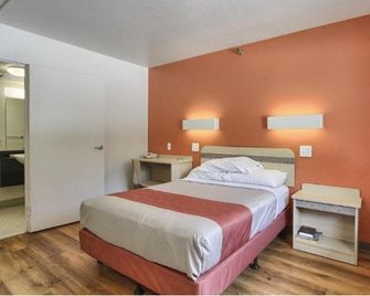 Cumberland Inn By OYO New Cumberland-Hershey South - New Cumberland - Schlafzimmer