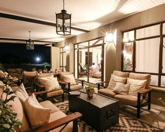 Otjiwa Safari Lodge - Otjiwarongo - Lounge