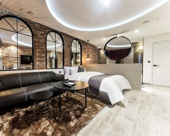 Astro Hotel - Yongin - Schlafzimmer
