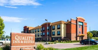 Quality Inn and Suites Airport North - Sioux Falls
