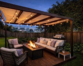 CasaViva Breeze - 2BR with Sunset Views, Firepit & Backyard - Walk to Fun & Eats in North Park & Hillcrest, 5 Min to Gaslamp - San Diego - Patio