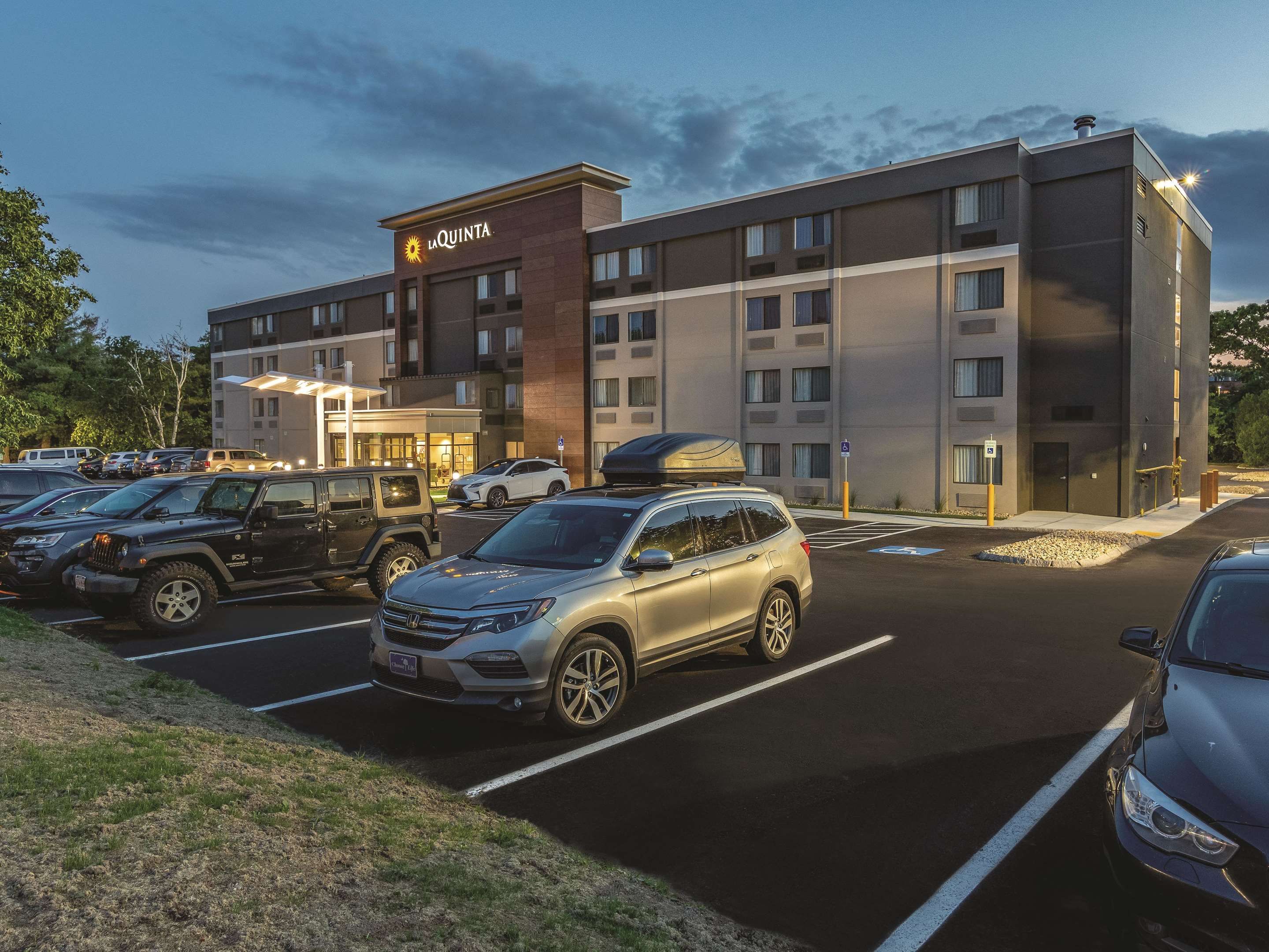 La Quinta Inn Suites By Wyndham Salem Nh Ab 96 Hotels In Salem Kayak