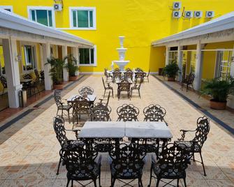Fiesta Garden Hotel - Bantay - Patio