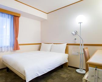 Toyoko Inn Nishitetsu Kurume eki Higashi guchi - Kurume - Schlafzimmer