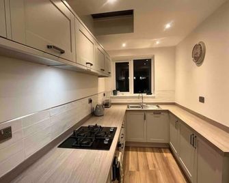 Charming Central Torquay Cottage - טורקי - מטבח