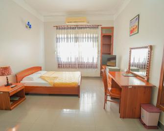 Hoa Binh 2 Hotel - Long Xuyen - Bedroom