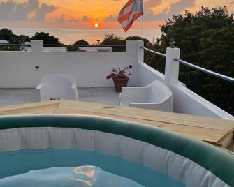 Palmeras Beach Apartments - Guánica - Piscina