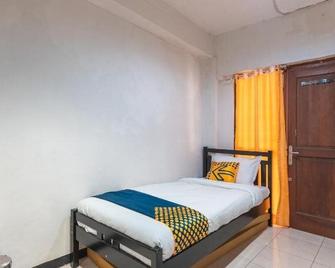 Bintaro Homestay Syariah - Tangerang City - Bedroom