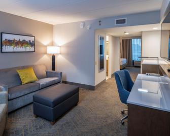 DoubleTree by Hilton Madison East - Madison - Sala de estar