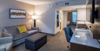 DoubleTree by Hilton Madison East - Madison - Living room