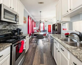 Gentilly Breeze: Cozy retreat near French Quarter - ניו אורלינס - מטבח