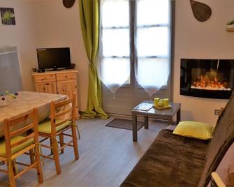 Apartment Ground floor - Campan - Living room