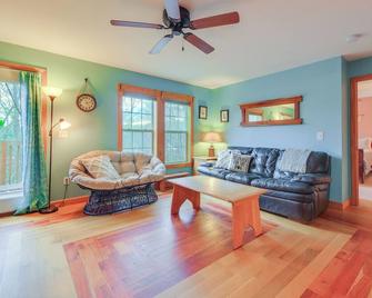 Hermit Lake New Hampshire House! - Sanbornton - Sala de estar