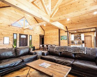 The Lodge @ Jones Farm Venue and Cabins - Joelton