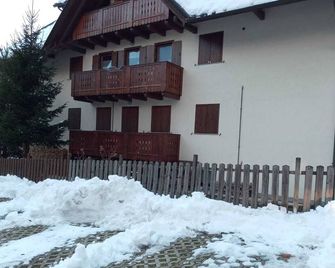 CASETTA CHEY -ideal for couples and families-private parking-breakfast included - Tarvisio - Bâtiment