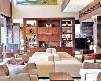 Hotel New Sagamiya - אטאמי - טרקלין