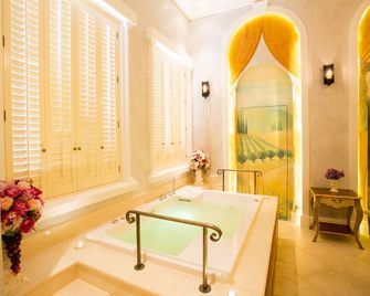 Toscana Valley Town Square Suites - Ban Mo Takhian