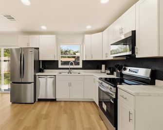 Host Hubble Private Rooms Edmond Circle - Auburndale - Кухня