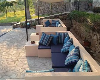 Resta Lodge Kariba Cottage A - Kariba - Patio