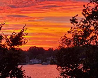 Cozy Lake Front Cottage on Long Pond - East Freetown - Outdoors view