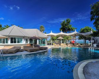 Pattaya Discovery Beach Hotel - פאטאיה - בריכה