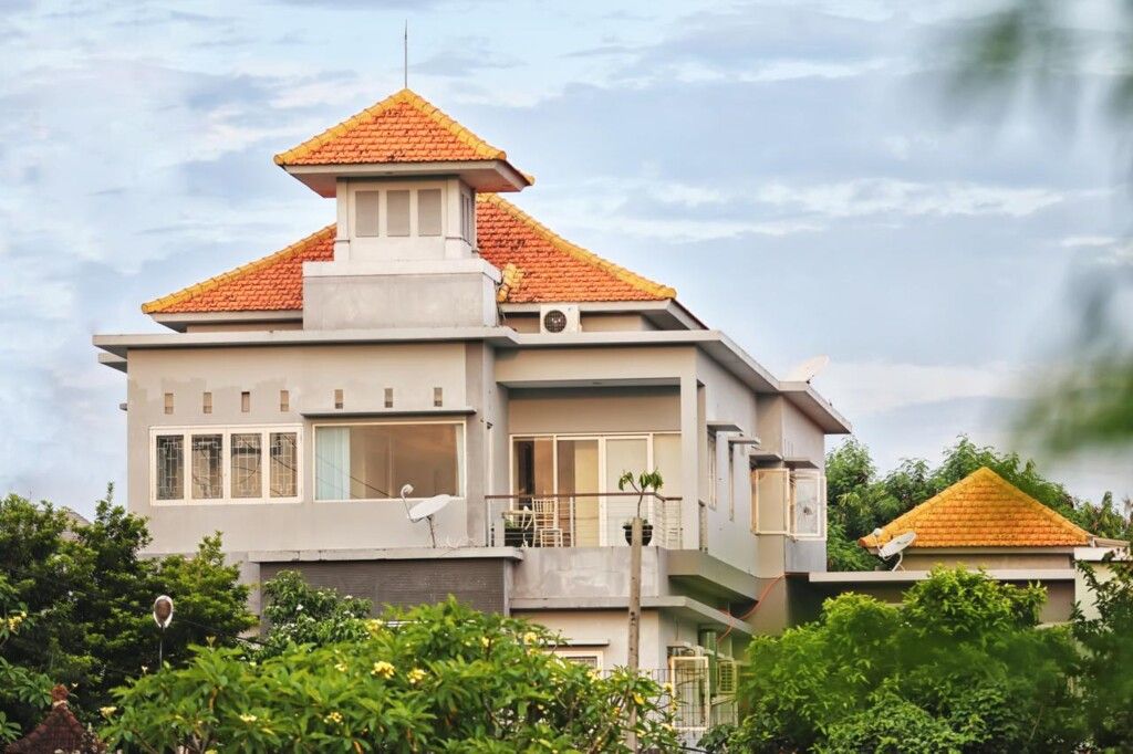 دي دي ليفينج