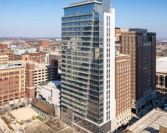 Towers 2103 I Luxury I Stunning Views! - St. Louis - Building