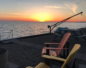 Sunsets by the Bay - Your Waterfront Oasis - Leamington - Praia