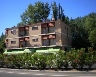 Hostal Nuevo Paraíso - Santa Marta de Tormes - Gebäude