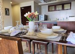 Luxury Oceanline Apartments - Mombasa - Dining room