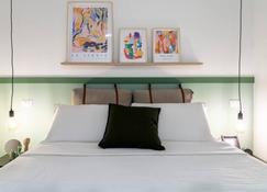 Stylish apartment with an arty touch Fast WiFi - Trieste - Soveværelse