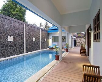 Lovina Oasis Hotel - Buleleng - Pool