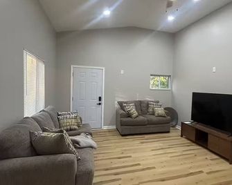 Peaceful Countryside Llc.2 - Commerce - Sala de estar