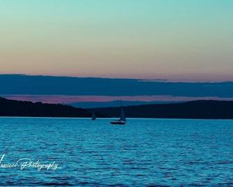 Finger Lakes is Gorge-ous \nYou will be close to Ithaca College, Cornell and more - Ithaca - Beach