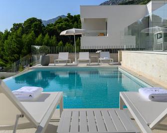 Dreams of Dalmatia 1 - modern luxury villa - Baška Voda - Uima-allas