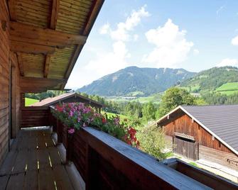 Apartment In Huettau Near Ski Amade Slop - Hüttau - Balcony