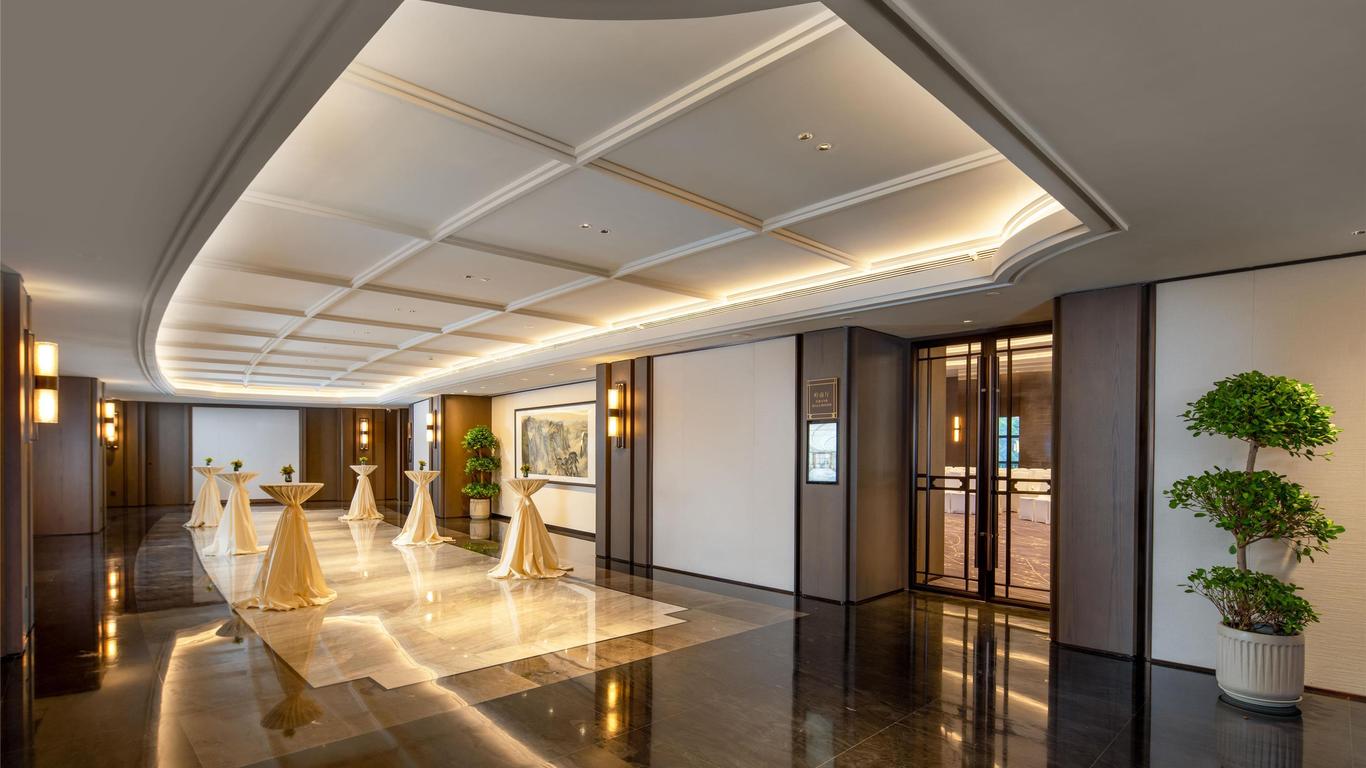 Yuexiu Hotel Guangzhou, Curio Collection by Hilton