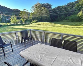 Beautiful Apartment In Lindesnes - 린데스네스 - 파티오