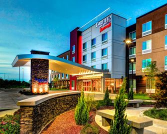 Fairfield Inn & Suites by Marriott Lansing at Eastwood - Lansing - Bygning