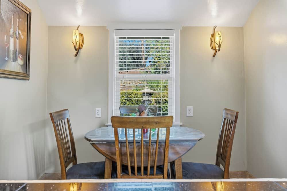 Beautiful house by the river and the villager - Fair Oaks - Comedor