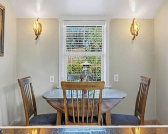 Beautiful house by the river and the villager - Fair Oaks - Comedor
